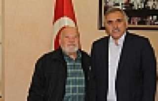 ÜNLÜ RESSAM HENDEK’TE