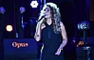 ÜNLÜ ŞARKICI SILA HENDEK’TE TRAFİK KAZASI GEÇİRDİ