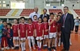 YAKAN TOP BİRİNCİSİ NOKSEL İLKOKULU OLDU