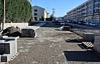 YENİMAHALLE’DE YAYA YOLU ÇALIŞMASI