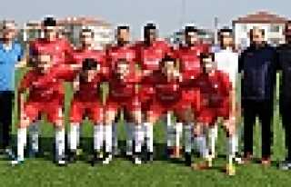 Yenimahallespor Liderliğini Sürdürüyor