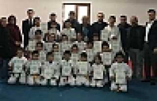 YEŞİLYURT’TA KARATECİLER TERFİ ETTİ