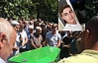 Yıldırımın Çarptığı Genç Hayatını Kaybetti