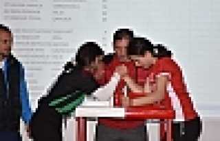 YÜREĞİN VE BİLEĞİN ZAFERİ BİLEK GÜREŞİ...