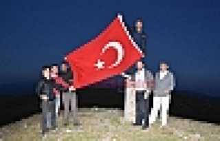 ZİRVEDE DEMOKRASİ NÖBETİ