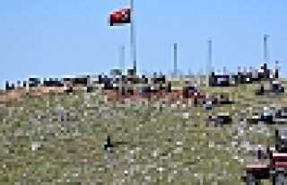 ZİRVEDE ŞEHİTLER ANILDI