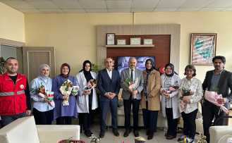 Hendek Belediyesi Ekiplerinden Öğretmenler Gününde Anlamlı Ziyaret