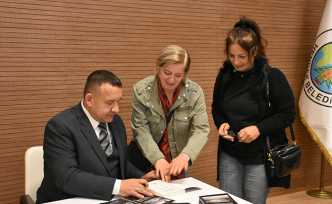 Topçu’nun Hendek için İsimli İlk Kitabının Lansmanına Yoğun İlgi