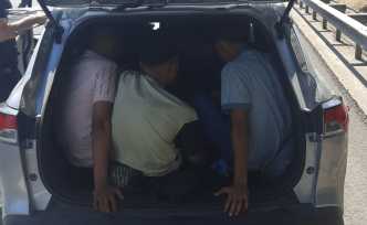 Kaçak Göçmenler Hendek’i Geçemedi