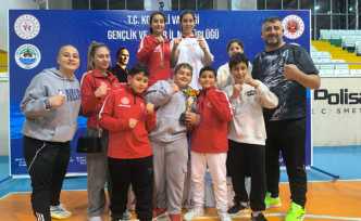 Hendek Şampiyonlar Fight Akademi’den 7 Madalya