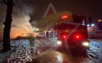 Saman Kamyonu Alevlere Teslim Oldu