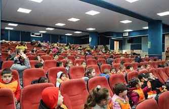 Hendek Belediyesinden Anaokulu Çocuklarına Ücretsiz Sinema