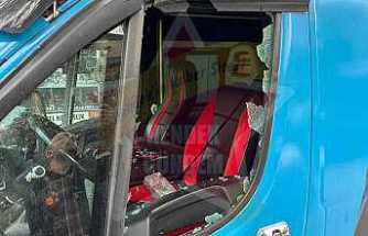 Hendek’te CHP Minibüsüne Taşlı Saldırı