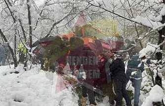 Otomobil Uçuruma Yuvarlandı, 3 Kişi Yaralandı