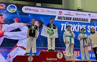 Karate Liginde 16 Madalya
