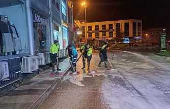 Hendek’te Caddeler Köpükle Yıkandı, Bayrama Pırıl Pırıl Giriliyor