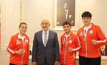 Hendek Şampiyonlar Fıght Akademi Spor Kulübünden, Başkan Püsküllü'ye ziyaret