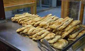 Hendek’in 51 Yıllık Lezzeti, Yaşlılar Sütle, Gençler Sade Yiyor