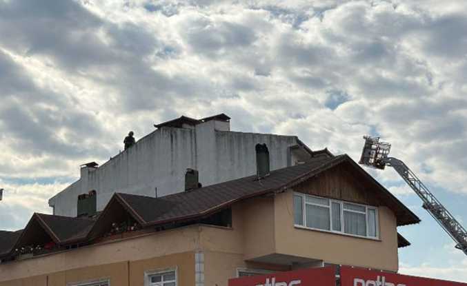 Çatı Yangını Büyümeden Söndürüldü