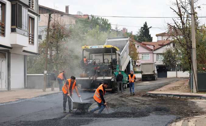 Hendek’in Dört Bir Yanında Sıcak Asfalt Çalışmaları Yapılıyor