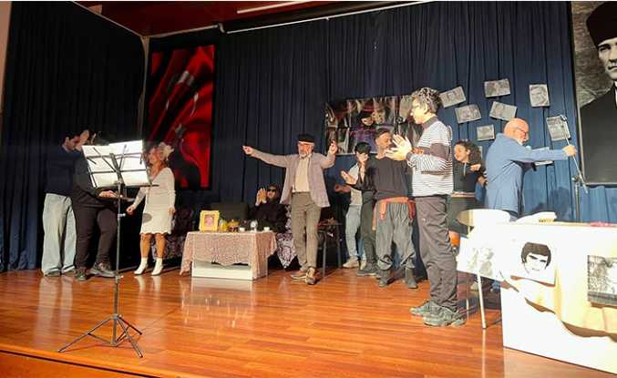 “Sevgili Yönetmenim” Adlı Tiyatro Gösterisine Büyük İlgi