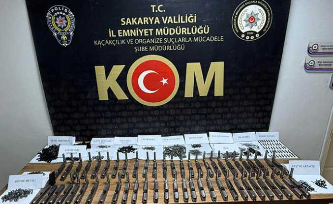 Hendek’te 1460 Adet Kaçak Silah Parçası Ele Geçirildi