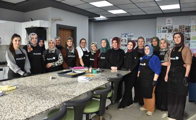 Hendek’te Kadınlar Hem Öğreniyor Hem Kazanıyor