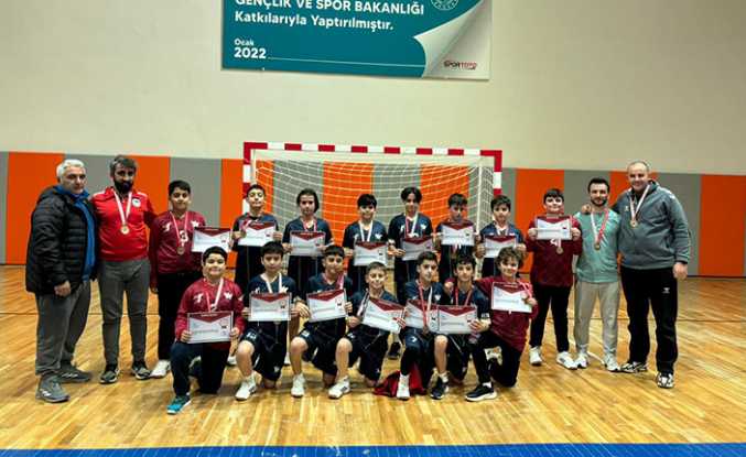 Şehit Mahmutbey Ortaokulu Yarı Finalde!