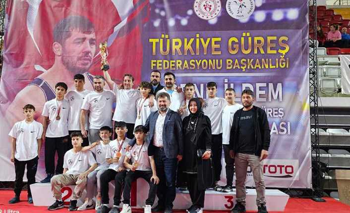 U15 Grekoromen Güreş Türkiye Şampiyonu Hendek Olimpik Spor Kulübü