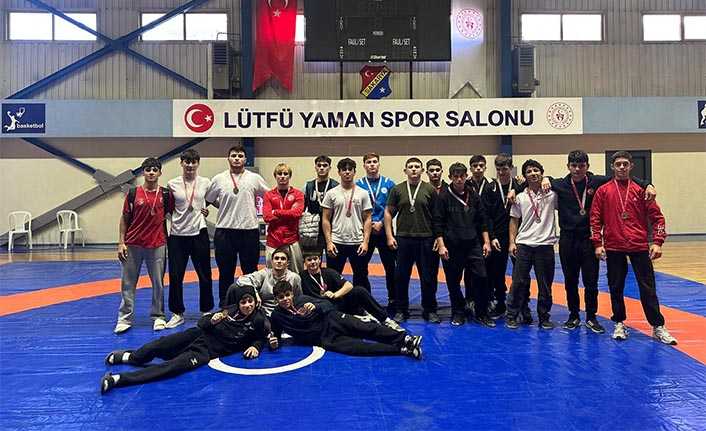 Akşemsettin M.T.A.L Güreşte İl Şampiyonu