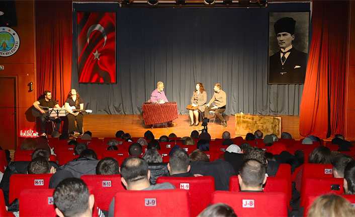 Hayrola Karyola’ Adlı Tiyatro Oyununa Büyük İlgi