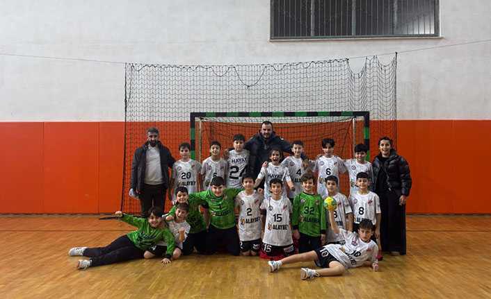 Sakarya Küçük Erkekler Hentbol Müsabakaları Başladı