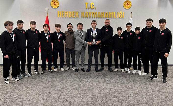 Şampiyon Güreşçiler Kaymakam Gökpınar’ı Ziyaret Etti