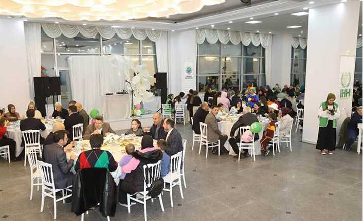 Hendek’te Dünya Yetimler Gününde Anlamlı Program