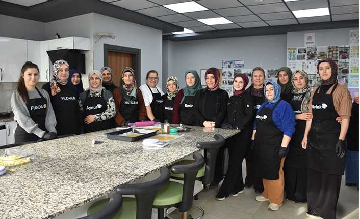 Hendek’te Kadınlar Hem Öğreniyor Hem Kazanıyor