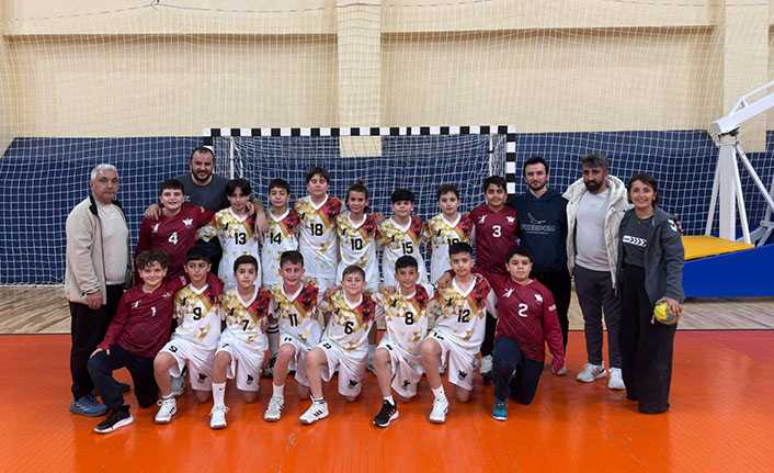 Hendek Şehit Mahmutbey Ortaokulu Galibiyetle Başladı!