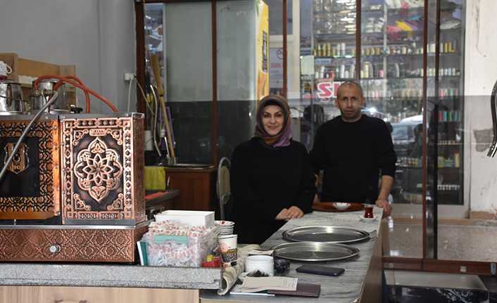 Hendek’te 15 Yıldır El Ele Çay Demliyorlar