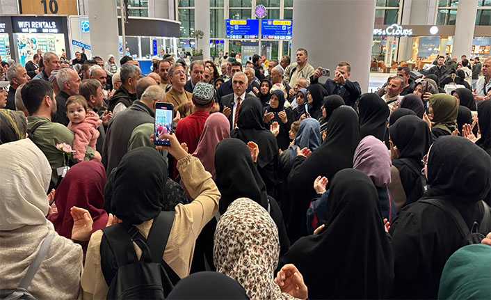 İnci’nin Girişimleri Sonuç Verdi, Umre Mağdurları Yurda Döndü